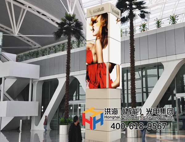 旋轉(zhuǎn)魔方柱，獲得商業(yè)廣告巨大價(jià)值的廣告機(jī)器人